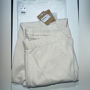 ON CLUB PANTS IN SILVER - XL